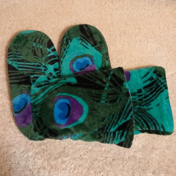 NWOT ~ Super Cozy Fleece Slipper Booties w/ Peacock Feathers (Size: Women's 8/9) - Picture 4 of 5